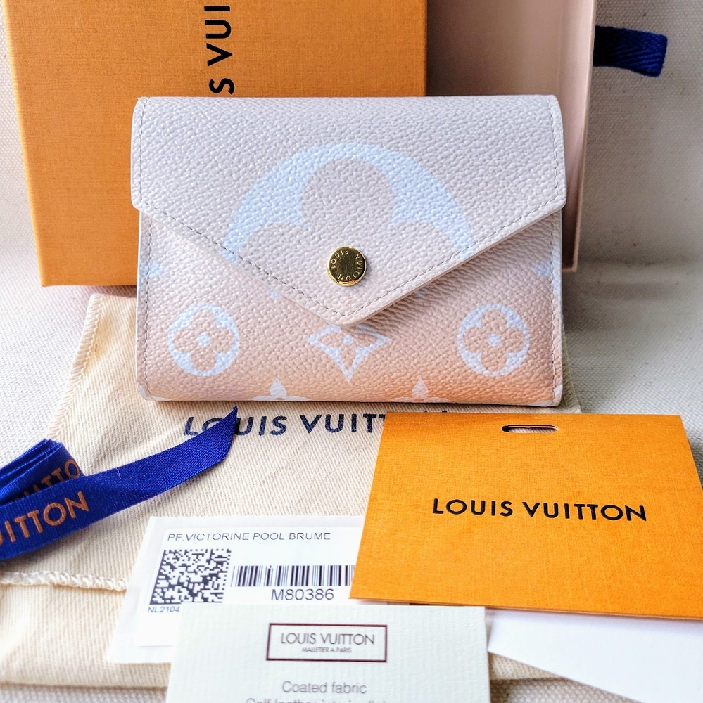 AUTH Rare Louis Vuitton By The Pool Monogram Victorine Wallet in Brume